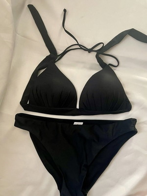 Black bikini set, size Large, no underwire