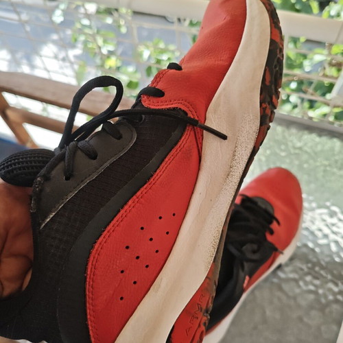 Under Armour Lockdown 7 kids basketball shoes used, red and black