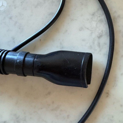 Salco handheld vacuum cleaner 700W used with flexible hose