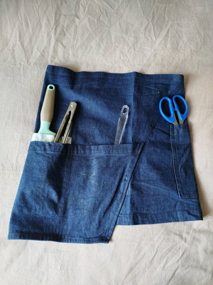 Half-apron short denim like new with four front pockets