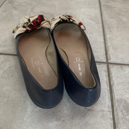 Ballerinas used size 37 dark blue with bow