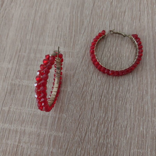 Hoop earrings like new with red beads