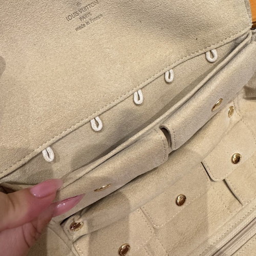 Louis Vuitton Monogram Jewelry Roll travel case like new, brown