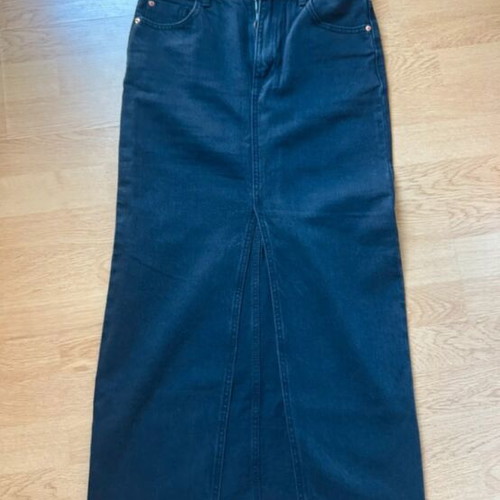 Midi denim skirt with front opening Stradivarius like new, black, size S