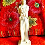  Άγαλμα Καρυάτιδας χειροποίητο αλάβαστρο 38εκ Διαστάσεις: 10.3 x 9.3 x 38 εκ. Υλικό: Αλάβαστρο Βάρος: 1.706 κιλά. Χειροποίητο άγαλμα Καρυάτιδας από αλάβαστρο με εντυπωσιακές λεπτομέρειες.