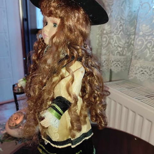 Porcelain doll Annie 44 cm like new with beautiful clothes and hair