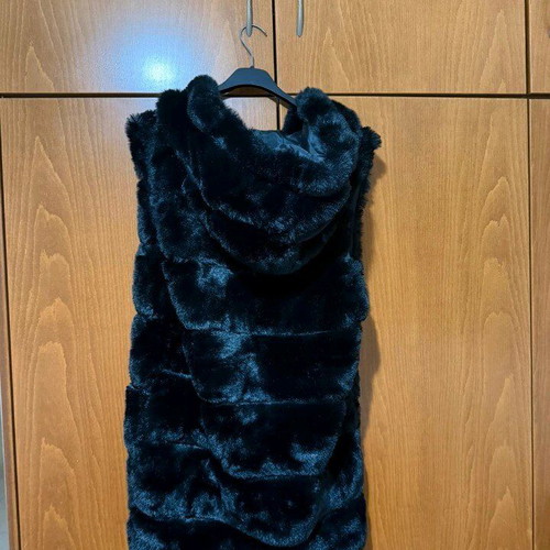 Fur vest like new, synthetic fur, black, small medium