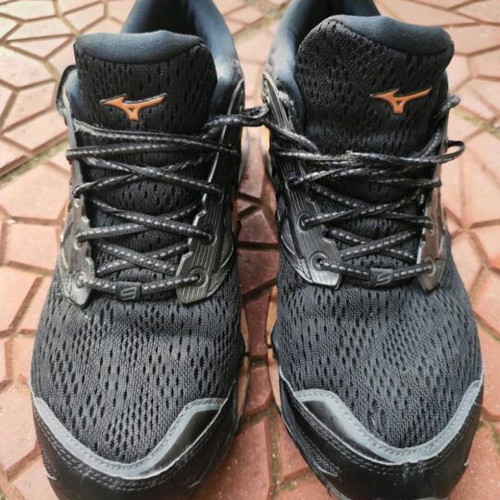Mizuno Wave Prophecy 9 athletic shoes like new, black, size 44