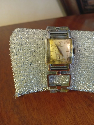 Vintage Liliana women's watch used with square case and metal bracelet