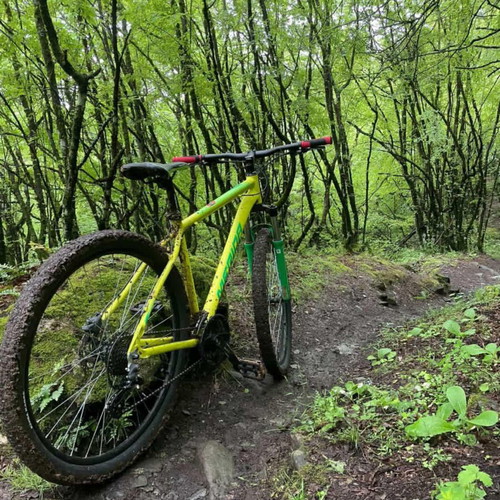 Merida mountain bike like new with 3 discs and 8 speeds