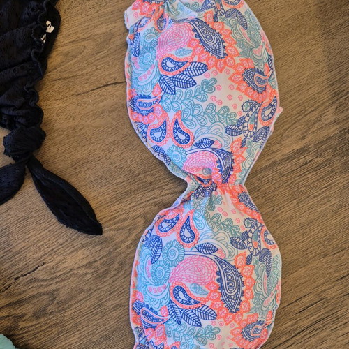 Calzedonia Brazilian bikini bottom black like new with two free bikini pieces