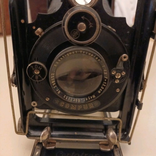 Certotrop camera used with Mayer-Gorlitz 1:45 f13.5cm lens