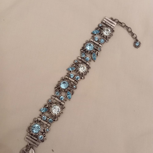 Dyrberg.Kern bracelet with blue crystals