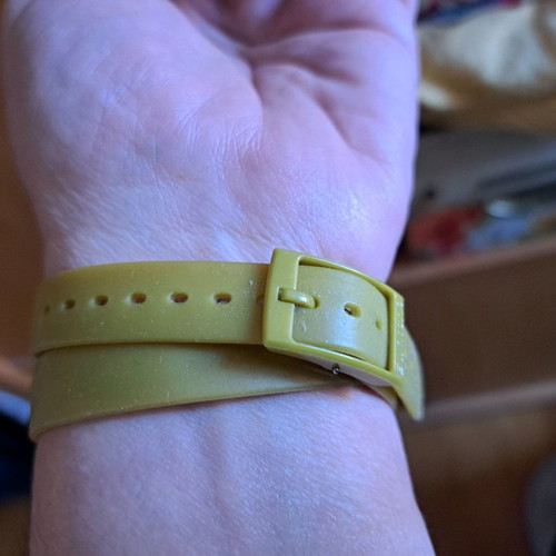 Swatch γυναικείο ρολόι μεταχειρισμένο με μακρύ λουράκι λάιμ