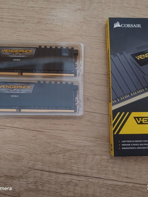Corsair Vengeance LPX CMK16GX4M2B3000C15 16GB DDR4 3000MHz RAM kit