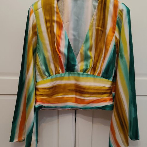 Zara crop top like new with flared sleeves, colorful