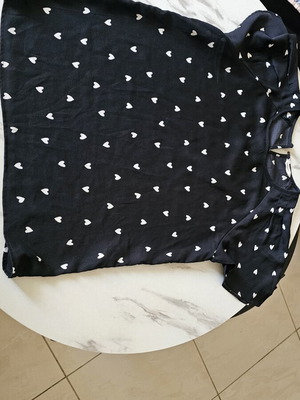 Calliope black t-shirt with white hearts, like new, size L