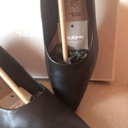 Tamaris leather pumps size 37 black like new with low heel