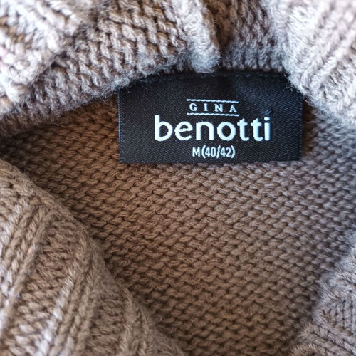 Benotti women's knitted sleeveless vest with hood and buttons, brown