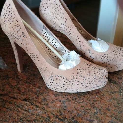 BCBG Maxazria Suede Pumps Size 38.5 Like New Beige