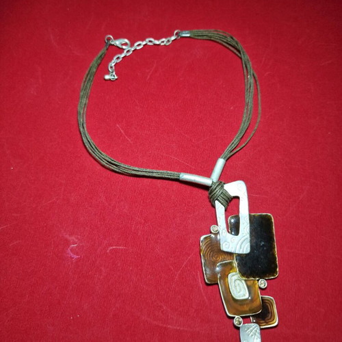 Necklace brown new impressive