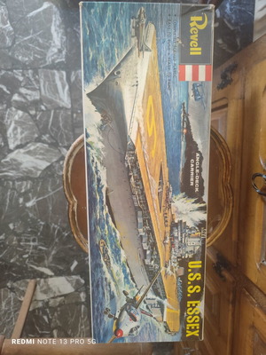 Revell U.S.S. Essex H-353 model kit 1/538 scale