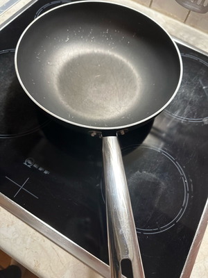 Nonstick wok pan 9 cm depth like new