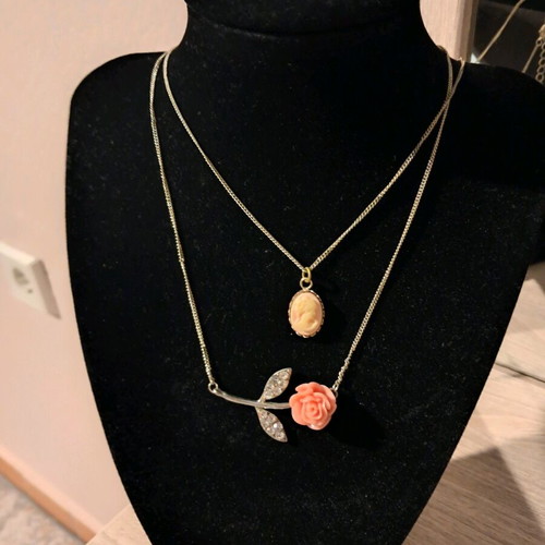Necklace set with rose earrings pink like new and second necklace gift