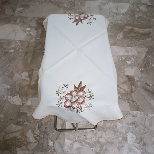 Machine Embroidery Tablecloth 70×70 cm like new