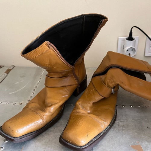 Leather boots refurbished Italian from London size 42