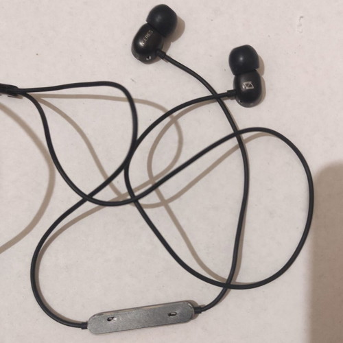 AKG N20 in-ear headphones used with microphone and case