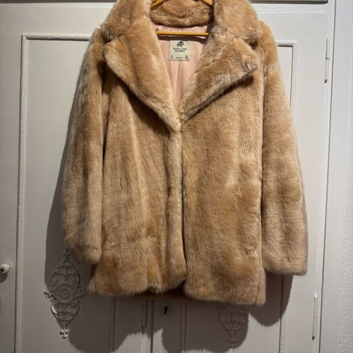 Pull & Bear fur size Small like new, beige