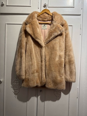 Pull & Bear fur size Small like new, beige