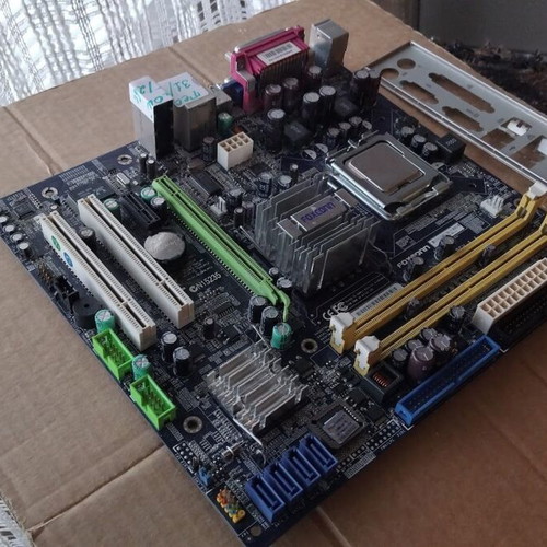 Foxconn 945G7MC-KS2HV motherboard used with Intel Core2Duo E4500 CPU and fan