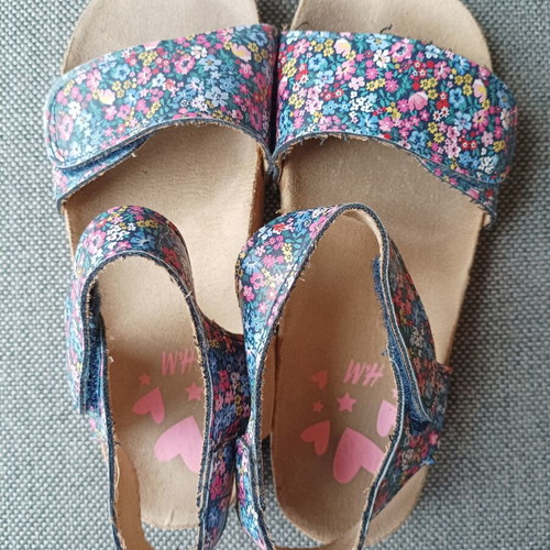 H&M Girl's Sandals used, size 30, floral pink