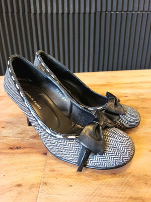 Again & Again Pumps size 38 like new, leather interior, fabric texture