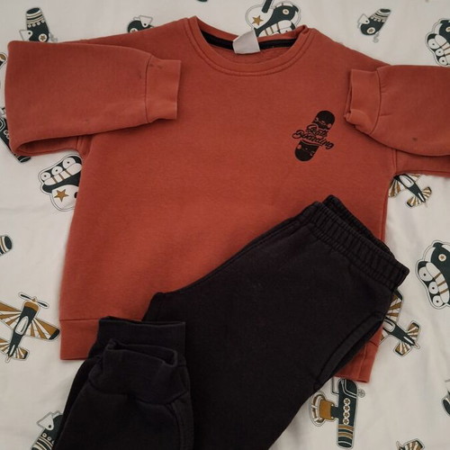 Set of 4 used boys' sweatshirts for school or play
