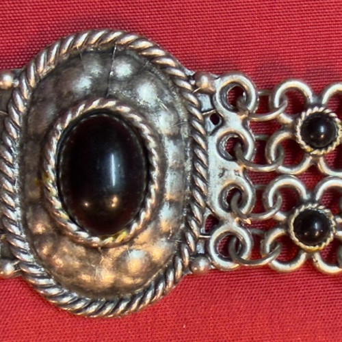 Vintage bracelet with black stone and filigree technique like new