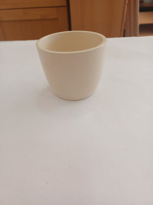 Small ceramic flowerpot used, diameter 7.3 cm, height 6 cm