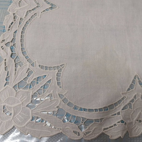Cutwork linen tablecloth like new, 57 x 57 cm, handmade design