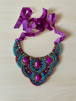 Sfera necklace like new, multicolored