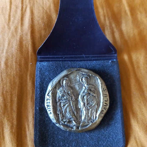 PRICE DROP: CARVED AMULET IN ITS VELVET CASE, COLLECTIBLE