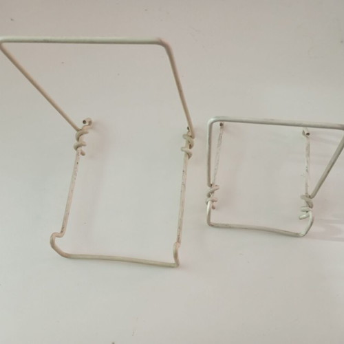 Display stands used, pack of 100, white adjustable wire