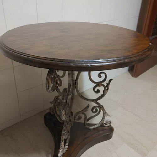 Round wooden table with metal leg, vintage style