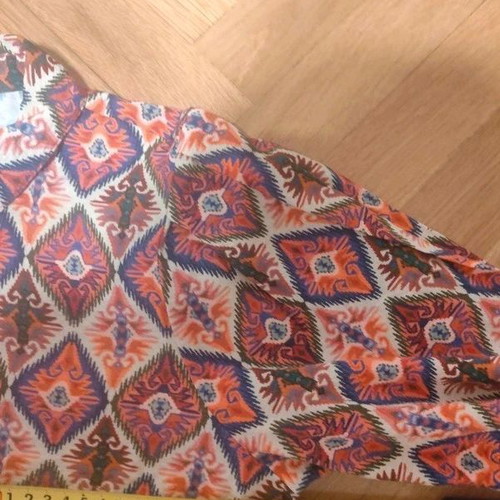 Geisha blouse size M like new, lightweight multicolor fabric