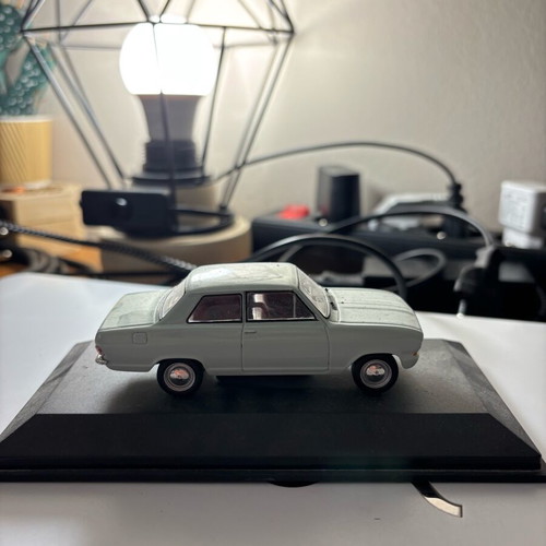 Opel Kadett 1:43 like new with magazine