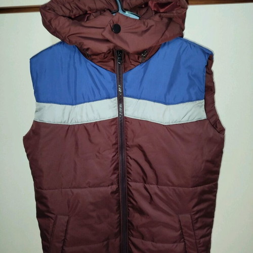 New Kind children's sleeveless jacket like new with detachable hood