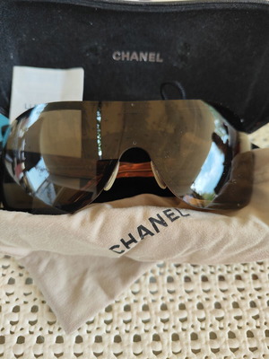 Chanel sunglasses like new, brown