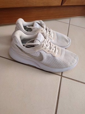 Nike Tanjun παπούτσια νούμερο 37.5 μεταχειρισμένα, λευκά