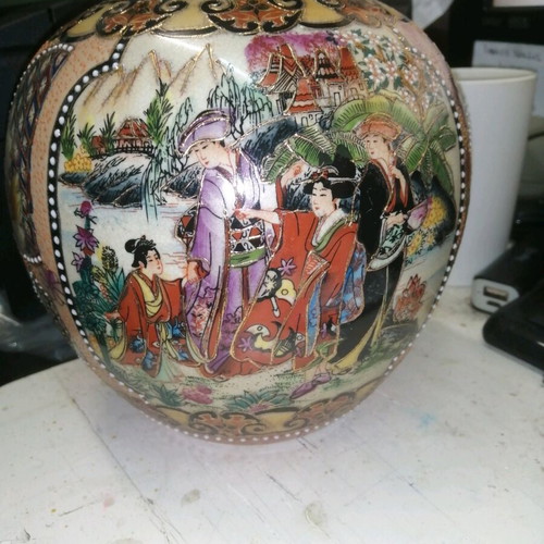 SATSUMA vase like new, 18 cm, embossed decorations